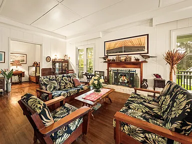 Plantation House - Living Room